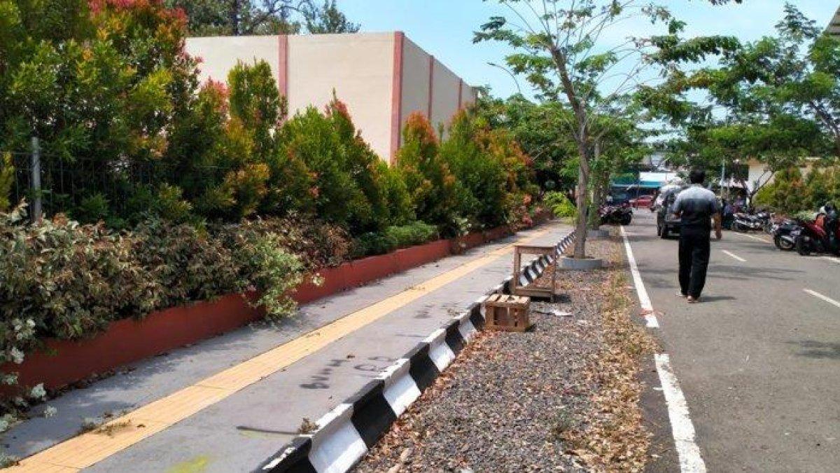 Trotoar Pasar Wiradesa Kabupaten Pekalongan