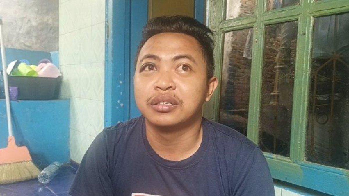 Tubagus Bentar Saputra (24), tukang ojek online saat menceritakan kejadian penganiayaan yang dialaminya saat mengantar order pesanan.