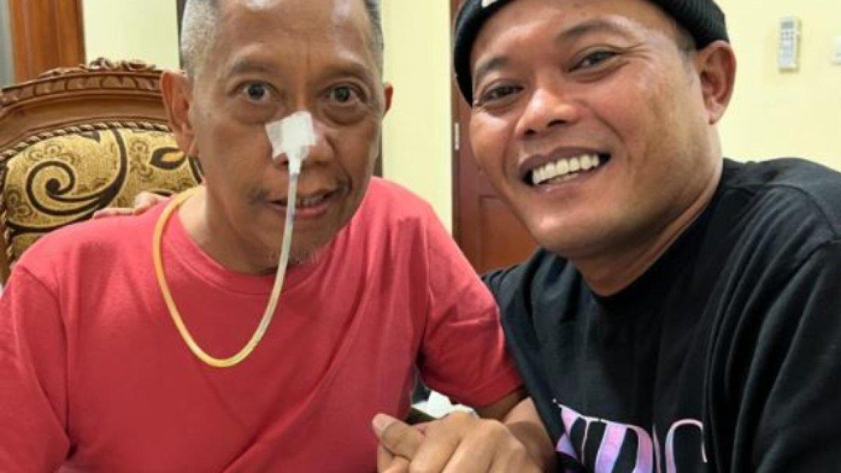 Tukul Arwana kini pakai selang di hidung