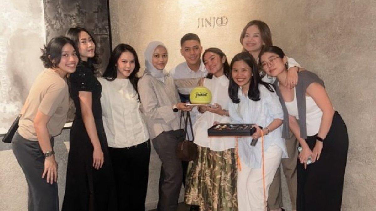Ulang tahun tunangan Rasyid Rajasa juga dihadiri teman-teman