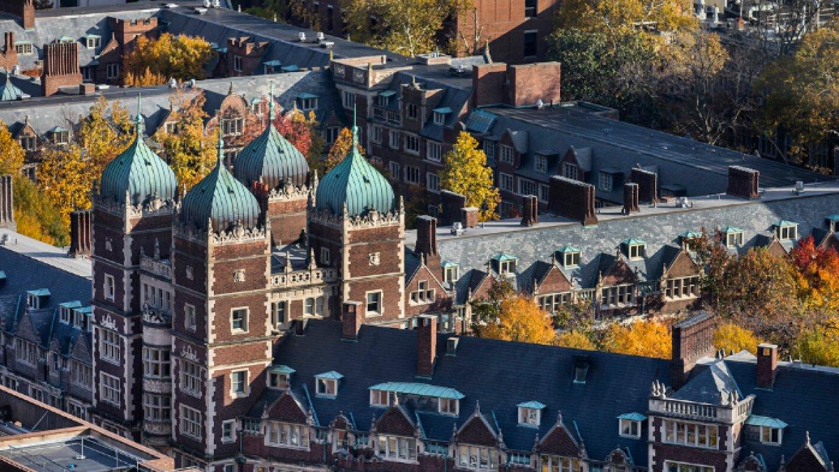University of Pennsylvania memiliki bangunan yang luas dan megah.