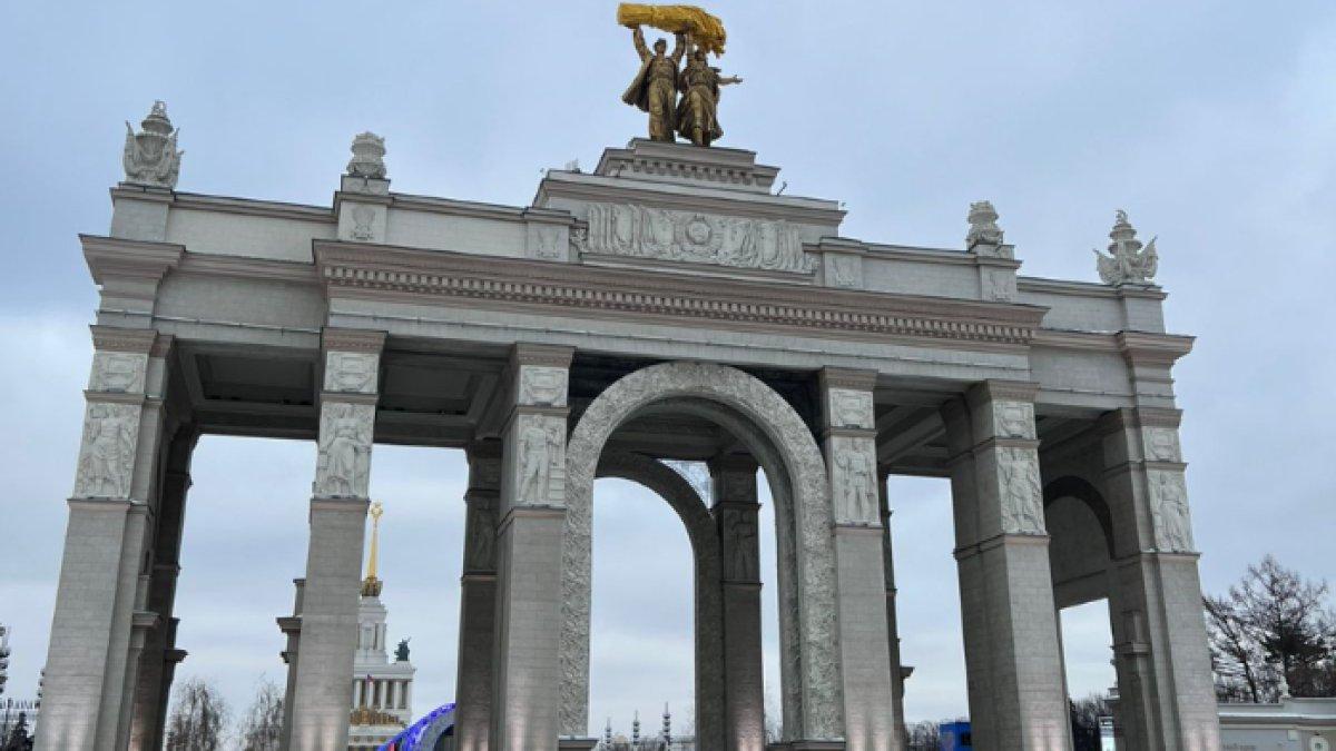 VDNH atau Exhibition Center, dibangun 1935 dengan luas 700 ribu meter per segi