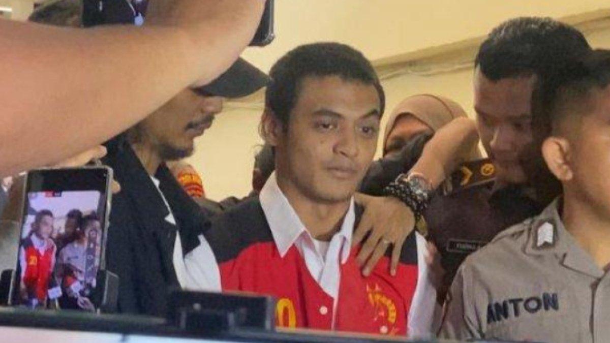SIDANG VADEL BADJIDEH - Nikita Mirzani menangis saat mendengar pengakuan Lolly di sidang Vadel Badjideh.