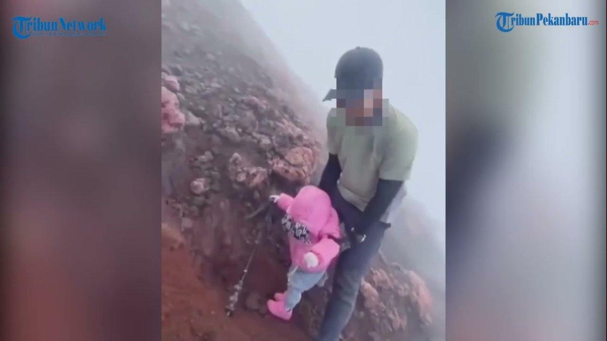 Viral balita diajak naik Gunung Kerinci bersama orangtuanya, disebut bohongi petugas pos jaga.