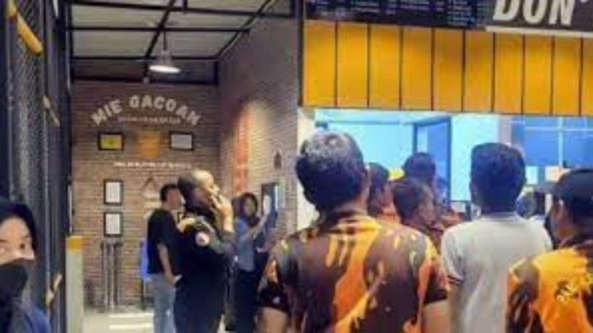 Viral restoran mie gacoan di Medan digeruduk puluhan ormas