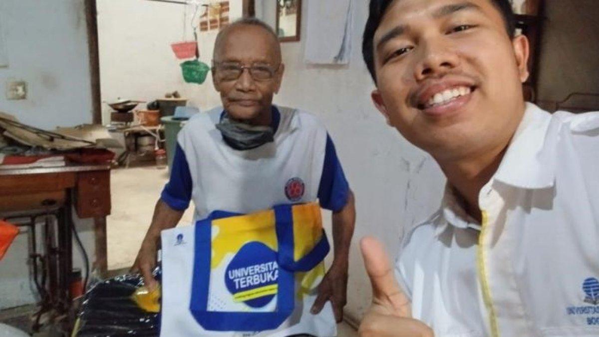 Wagimoen berhasil menyandang gelar sarjana