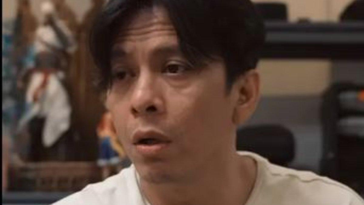 Wajah Ariel NOAH juga tampak berbeda. Ia disebut terlihat tua
