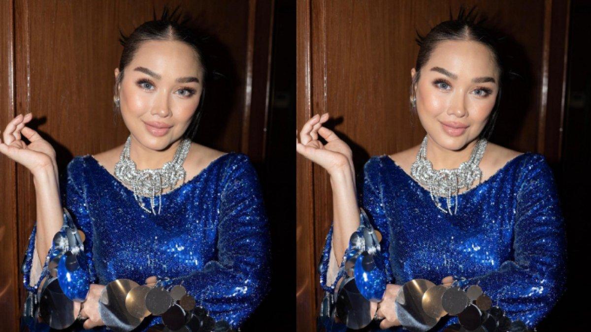 Wajah Titi DJ makin cerah dan mulus