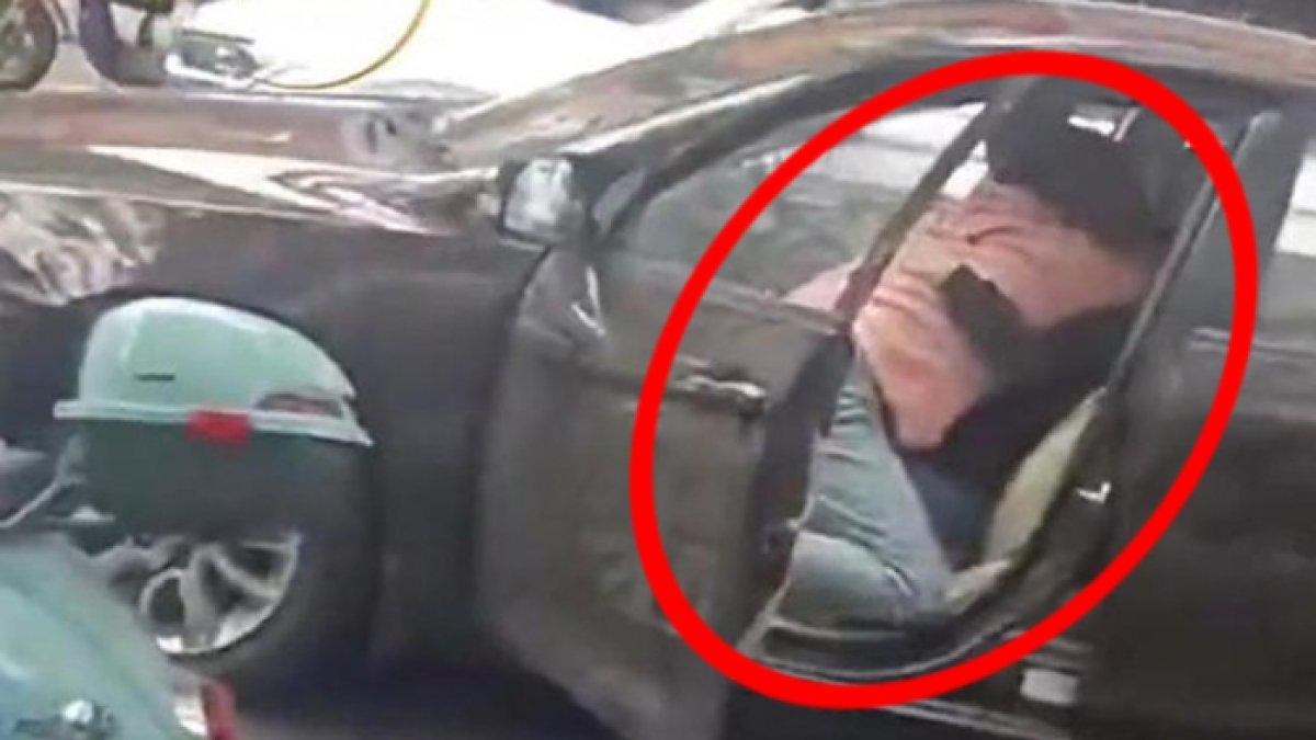 Wanita di China memeluk pelakor setelah memergoki suaminya selingkuh.