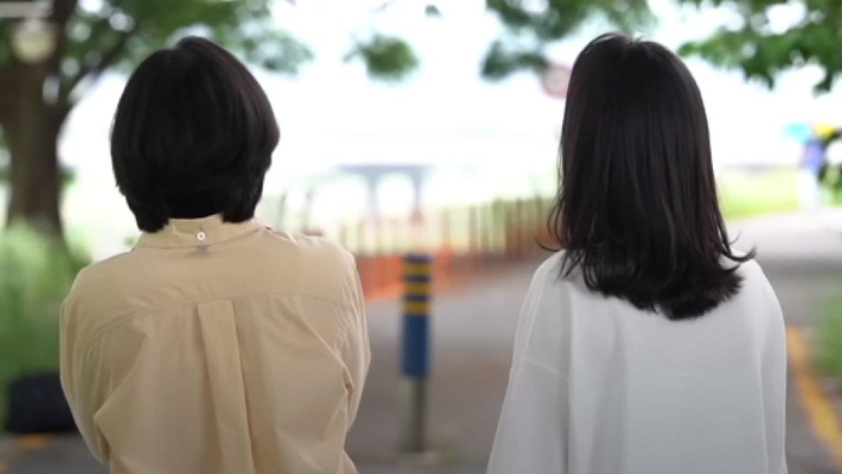 Wanita di Korea Selatan Eun Seo-ran mengadopsi temannya sendiri Lee Eo-rie sebagai anak angkat.