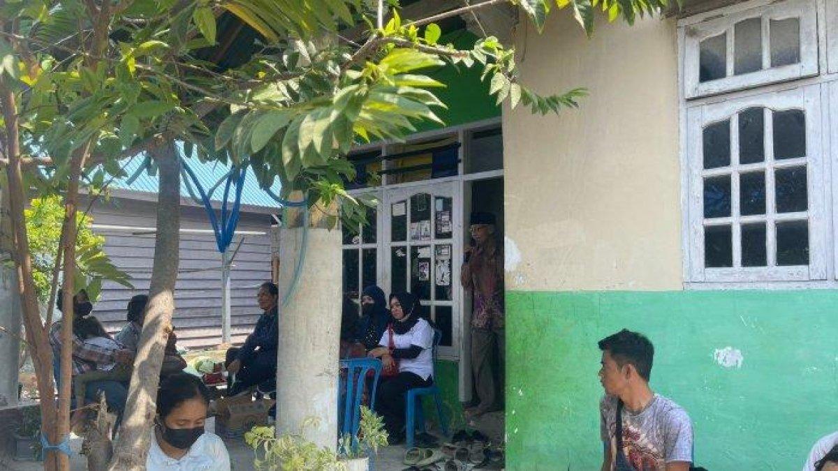 Warga memadati rumah duka bocah 8 tahun yang tewas terbunuh di Jl Asam, Kelurahan Lere, Kecamatan Palu Barat, Kota Palu, Sulawesi Tengah.