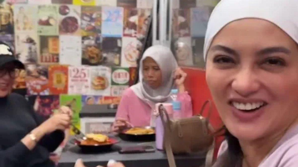 Warung kaki lima milik Ibnu Jamil dan Ririn Ekawati