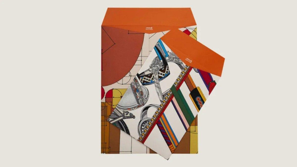 Wujud amplop merek Hermes seharga Rp2 juta per lembar.