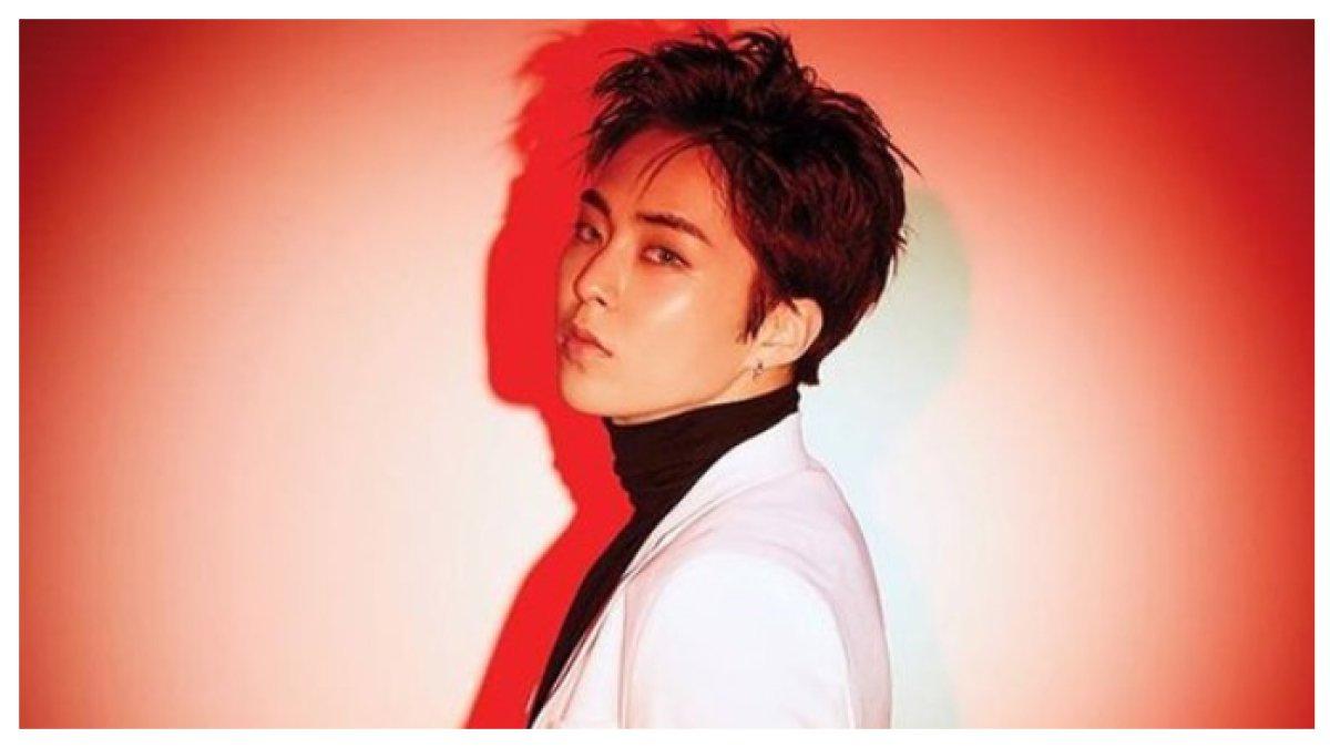 XIUMIN EXO MENAPA PENGGEMAR LEWAT SAMPUL MAJALAH ATSTYLE APRIL - Xiumin EXO memukau dengan penampilan elegan di sampul Majalah AtStyle edisi April, menambah pesona dalam setiap detail gaya barunya!