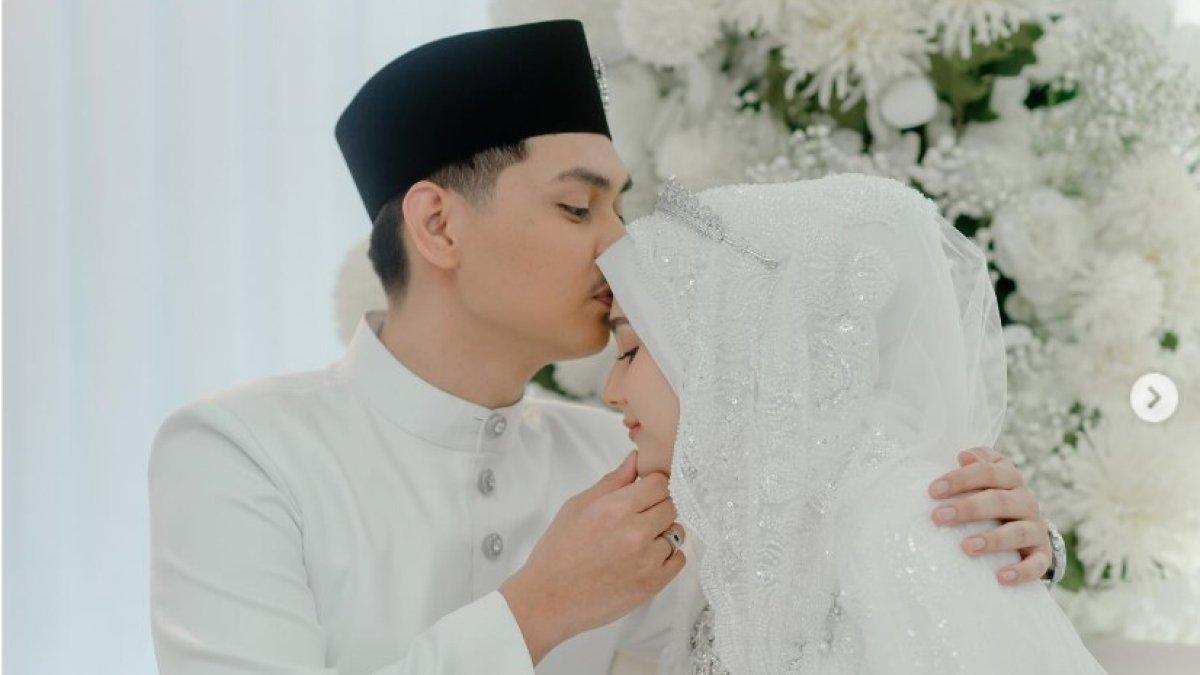 YASMINE OW MENIKAH LAGI - Yasmine membagikan dua foto momen setelah prosesi ijab kabul.