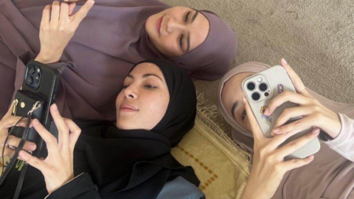 Zaskia Adya Mecca dan teman artisnya datang ke Camp Palestina di Yordania