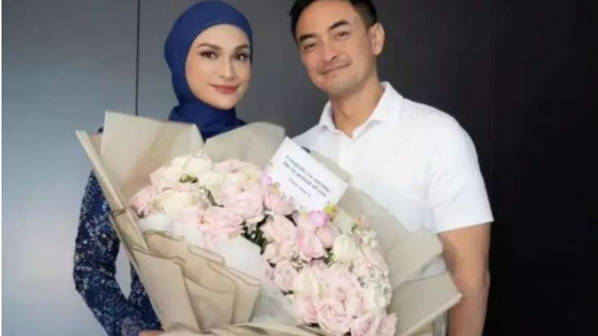 Zumi Zola terlihat menghadiri pelantikan kekasihnya sebagai anggota DPR RI 2024-2029.