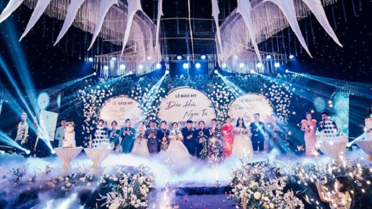 Acara pernikahan 3 saudara itu digelar megah.