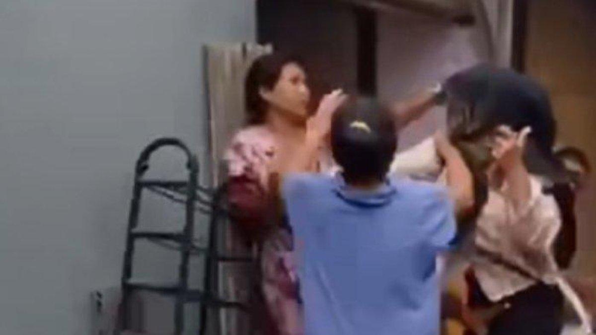 aksi emak-emak ngamuk ditagih utang