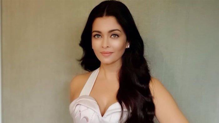 ARTIS TERCANTIK DI INDIA - Aishwarya Rai memulai kariernya dengan menjadi runner-up pertama Miss India 1994 sebelum akhirnya memenangkan gelar Miss World pada tahun yang sama.