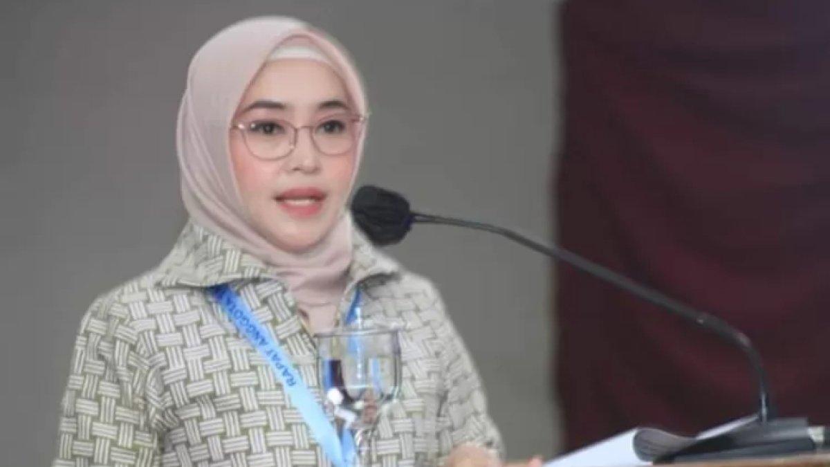Anis Khairunnisa, anak dari pimpinan pondok Pesantren Al Zaitun, Panji Gumilang.