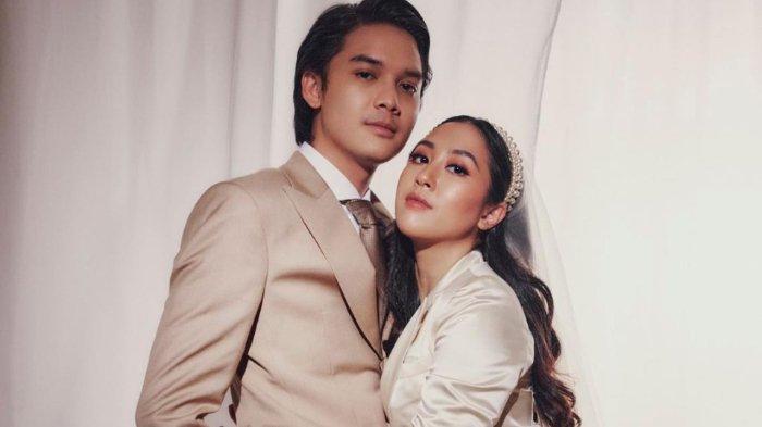 SHERINA RESMI CERAI - Sherina Munaf dan Baskara Mahendra cerai karena tak ada waktu untuk bersama, sibuk dengan urusan masing-masing.