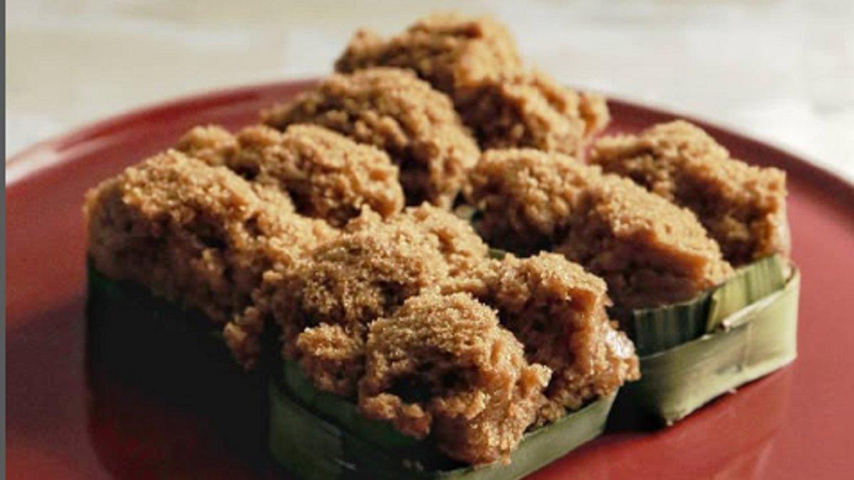 Inilah cara mudah membuat Apang Coe, kue tradisional Khas Manado, Sulut, kuncinya ditaburi Kelapa yang sudah dikukus, jangan lupa baking powder