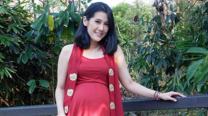 Perjuangan Ardina Rasti Lahirkan Anak Pertama, Tetap Senyum & Tak ...