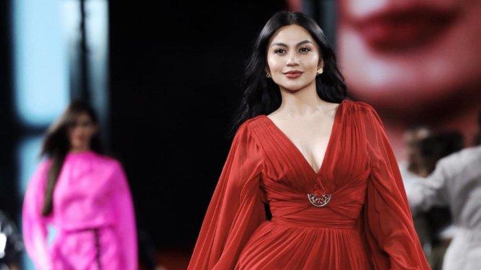 SOSOK ARIEL TATUM - Ariel Tatum merupakan aktris, model, sekaligus penyanyi yang berasal dari Indonesia.