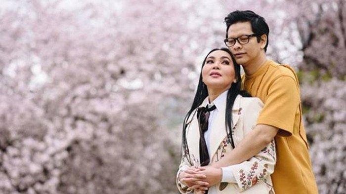 Cerita Dewi Gita sempat marah ke Dewi Perssik gegara duet dengan Armand Maulana. 