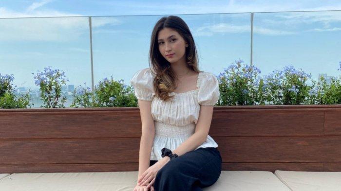 Artis cantik Celia Thomas.