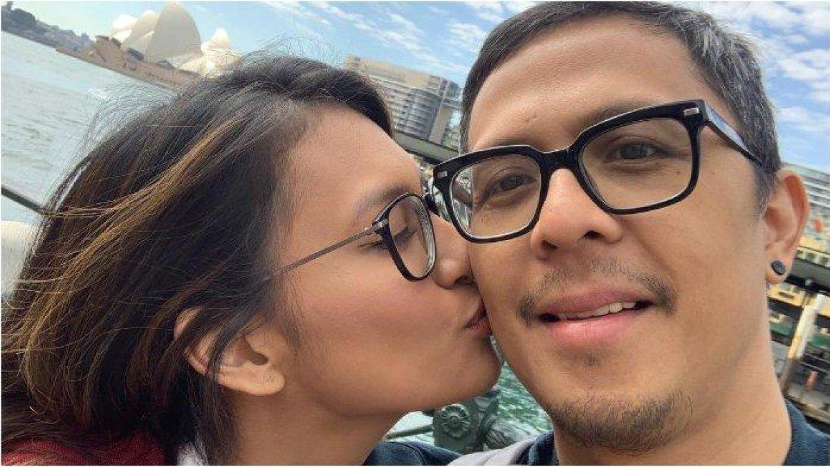 Artis Raihaanun bersama sang suami sutradara, Teddy Soeriaatmadja sempat pisah rumah sebeleum cerai.