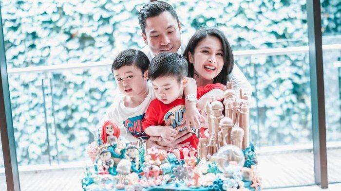 Artis Sandra Dewi bahagia dengan keluarga kecilnya