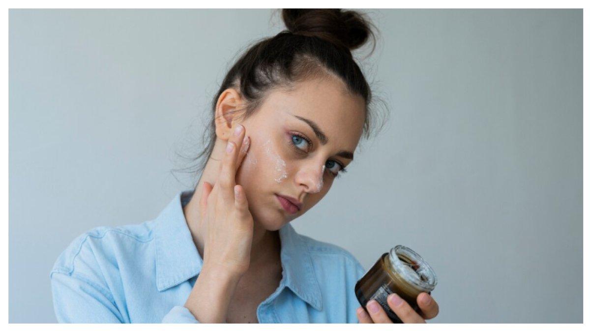 ASAM HYALURONIC PADA WAJAH - Studi menunjukkan bahwa orang yang mengonsumsi asam hialuronat telah meningkatkan kelembaban kulit dan keriput dan kekenyangan kulit.