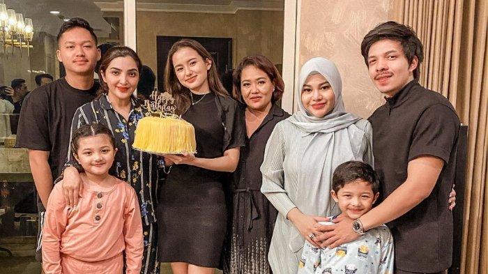 Azriel dan Sarah memang kerap membagikan momen bersama di Instagram hingga YouTube.