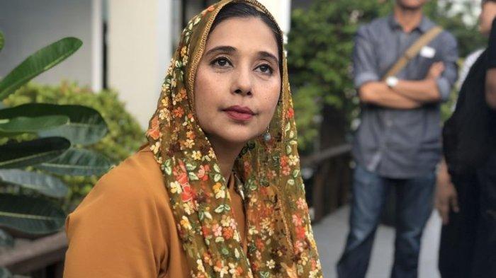 Inilah profil dan akun medsos Ayu Azhari yang beberkan alasan hubungan rumah tangganya tetap awet dengan Mike Tramp