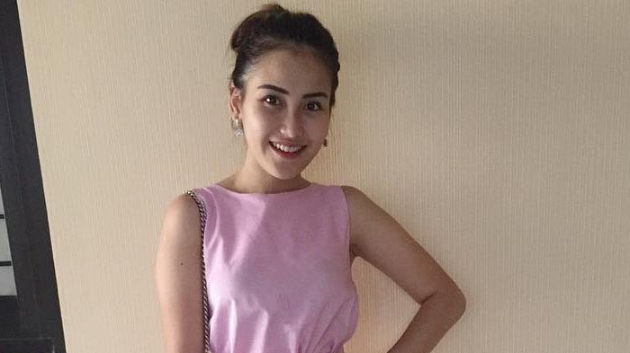 Alamak! Jadi Model Iklan Deodorant, Di Foto Ini Ketiak Ayu Ting Ting