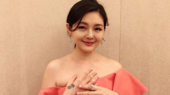KESEDIHAN KELUARGA BARBIE HSU - Ibu Barbie juga meminta kepada wartawan serta masyarakat agar tidak memenuhi bandara, lokasi pemakaman, atau tempat peristirahatan terakhir putrinya.