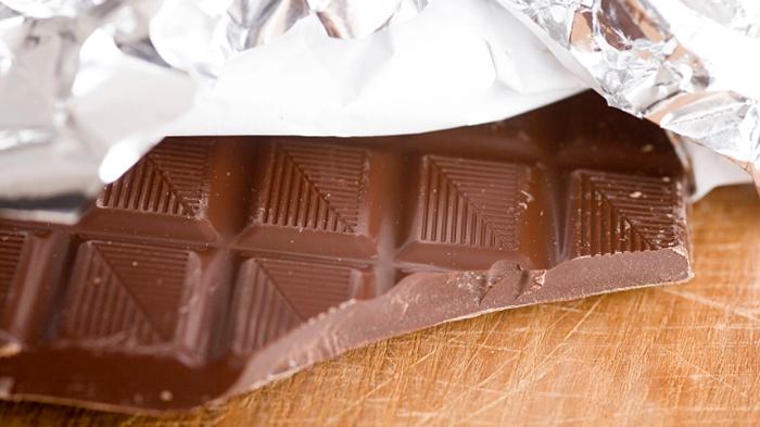 Cokelat merupakan makanan penyebab sakit kepala yang paling umum.