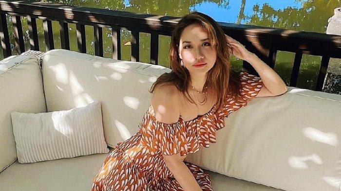 Inilah profil dan akun medsos Bunga Citra Lestari atau BCL yang anggap sang anak Noah Sinclair sebagai temannya