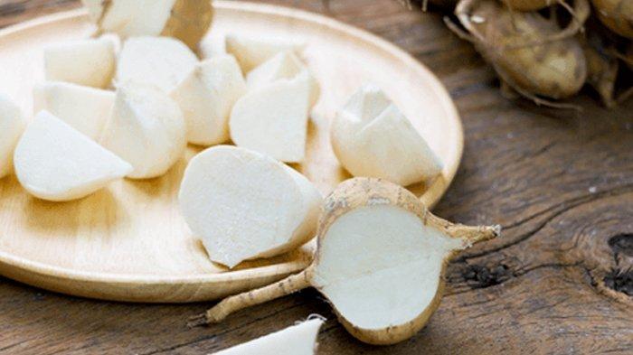 Bengkoang mengandung banyak vitamin B dan C yang berfungsi untuk memutihkan serta menjaga kulit supaya tetap cerah.