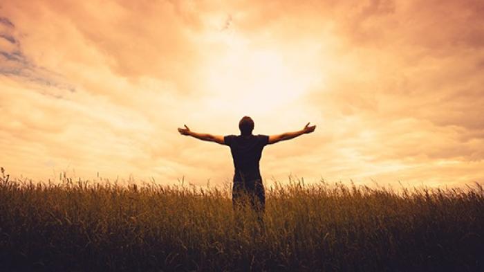 Mengekpresikan rasa syukur setiap pagi dapat menumbuhkan pola pikir positif.