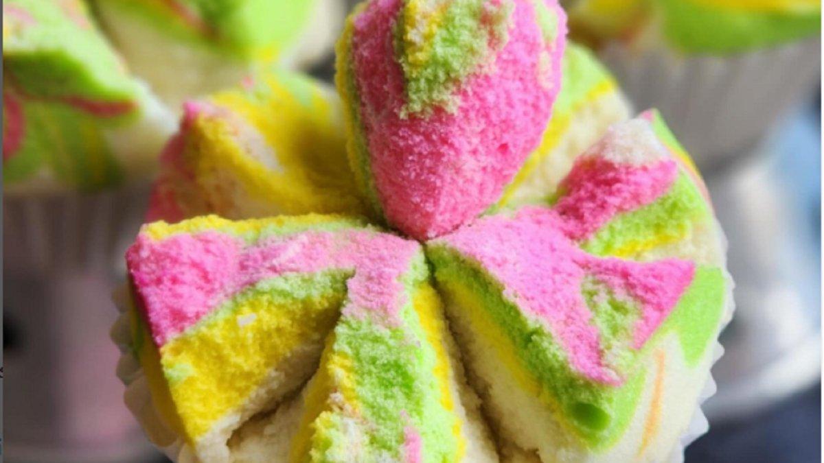 Inilah cara mudah membuat Bolu Kukus Mekar, kue khas Jawa Barat, kuncinya jangan dibuka buka 10 menit awal, gunakan cetakan bolu kukus