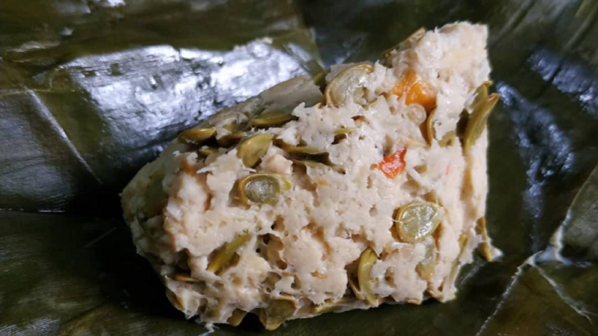 Inilah cara mudah membuat Botok, cemilan khas Jawa Tengah, kuncinya kelapa parut segar dan daun pisang yang membungkus agar aroma alami tetap terjaga