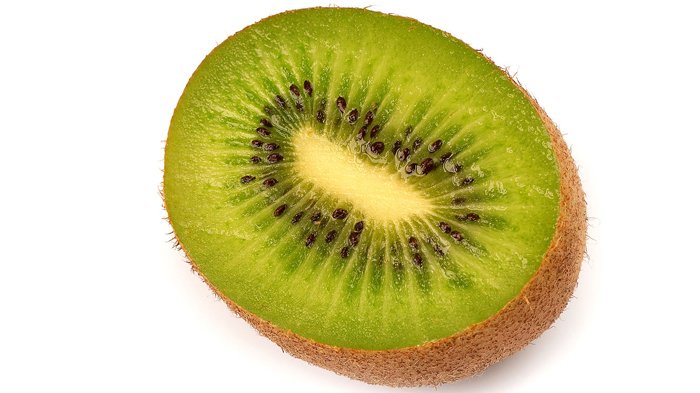 Buah kiwi mengandung nutrisi tinggi, terutama vitamin C, juga serat.
