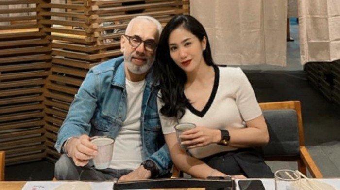 pernikahan Bunga Zainal dengan produser film Sukhdev Singh menjadi sorotan banyak pihak sejak awal.