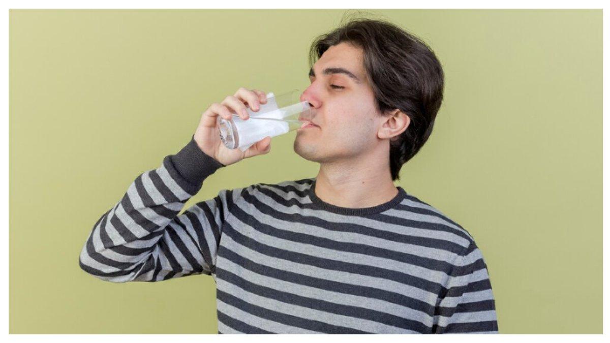 CAIRAN DALAM TUBUH - Sumber cairan Air juga bisa diperoleh dari minuman lain seperti teh, susu, dan jus.