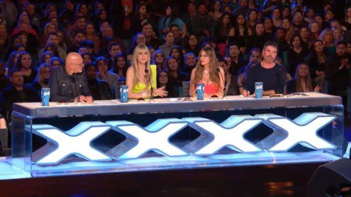 Cakra Khan dapat standing ovation dari juri America's Got Talent 2023.