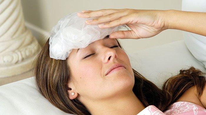Tidur dengan rambut basah juga berbahaya bagi kesehatanmu.