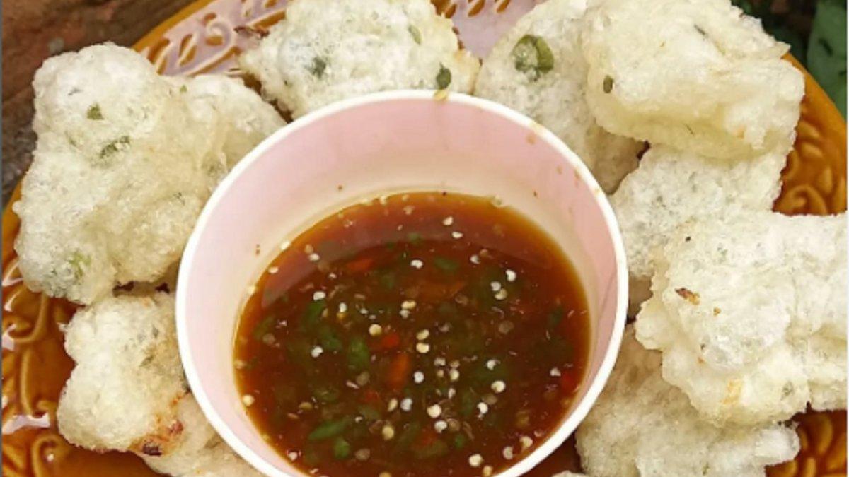 Inilah cara mudah membuat Cireng Krispi yang enak, cemilan khas Sunda ,Jawa Barat, kuncinya harus goreng dengan api sedang, jangan lupa tepung tapioka.